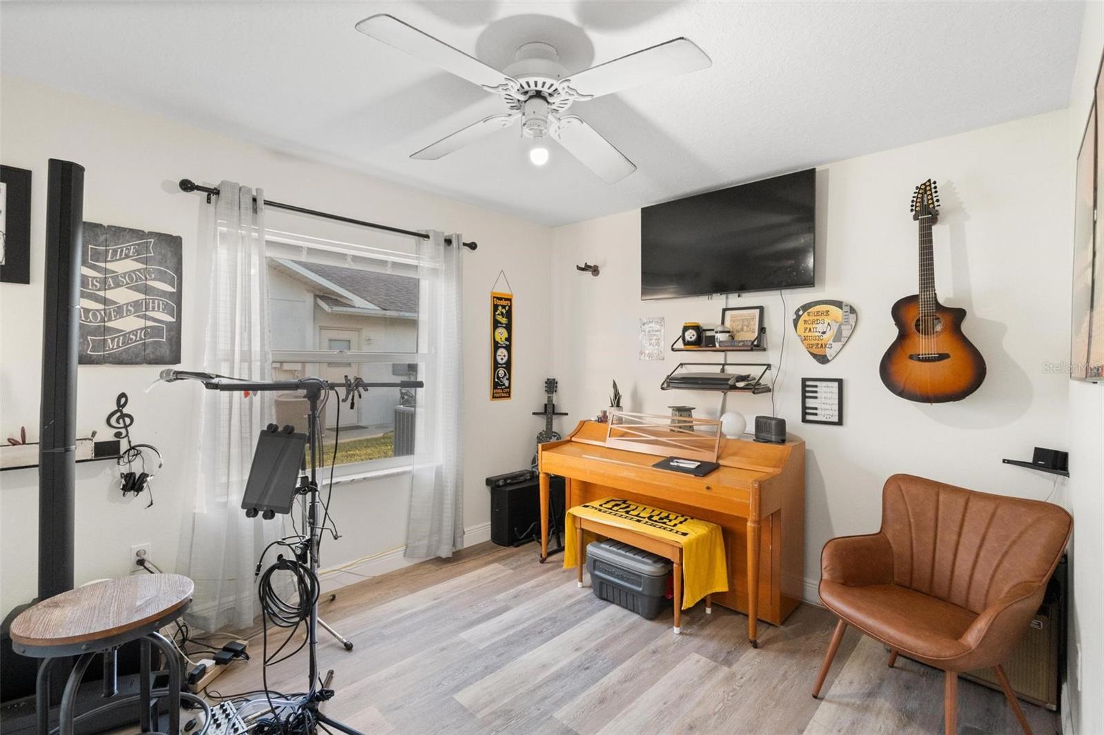 CYPRESS LAKES - Residential