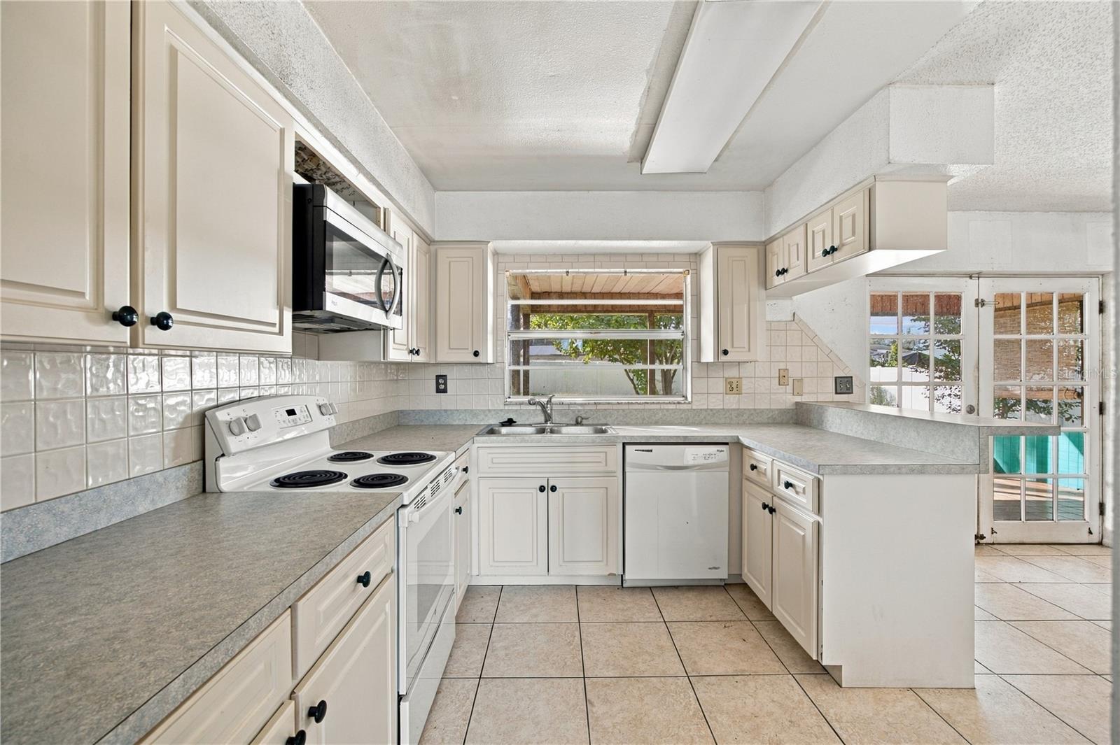 2711 CHARLESTON DRIVE