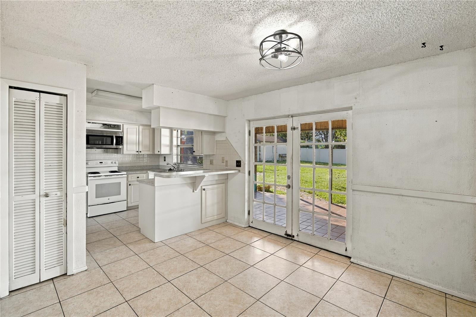 2711 CHARLESTON DRIVE