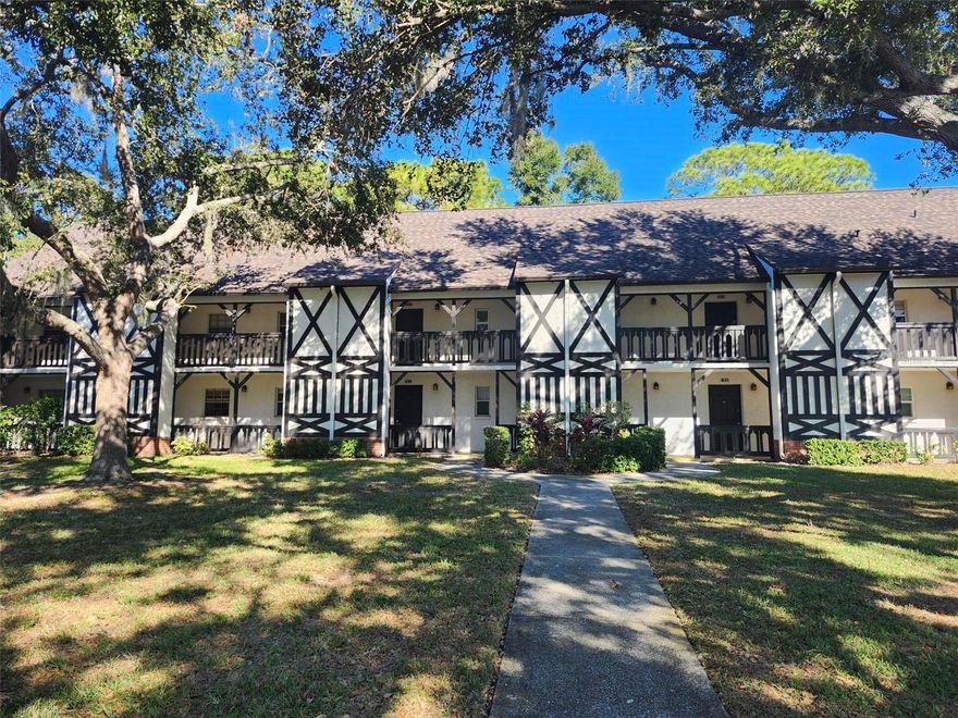 Condo close to everything. Located actually in Clearwater, it's right on the border of Safety harbor and everything that charming town has to offer. Newer AC and ceiling fans, call  HARBOUR TOWNE your new place to reside.