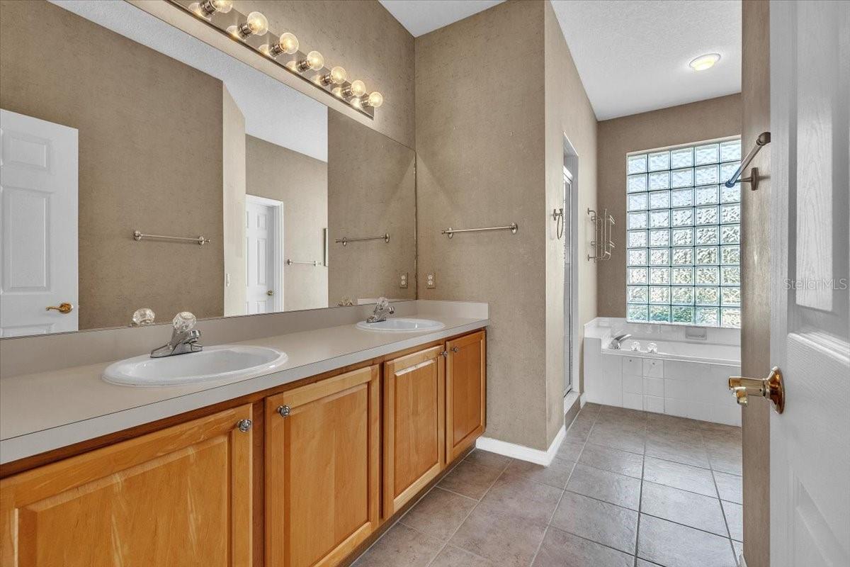 KINGS GATE PH 02 - Residential