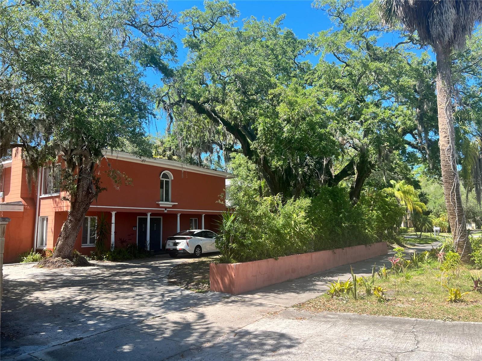 Photo 8 of 27 of 817 S WEST SHORE BOULEVARD house