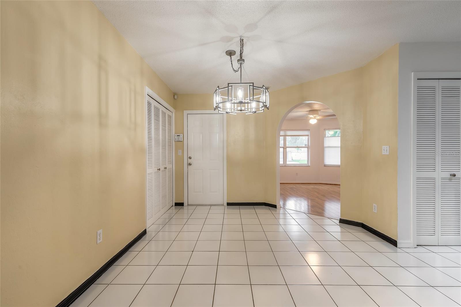 923 SAND CREST DRIVE