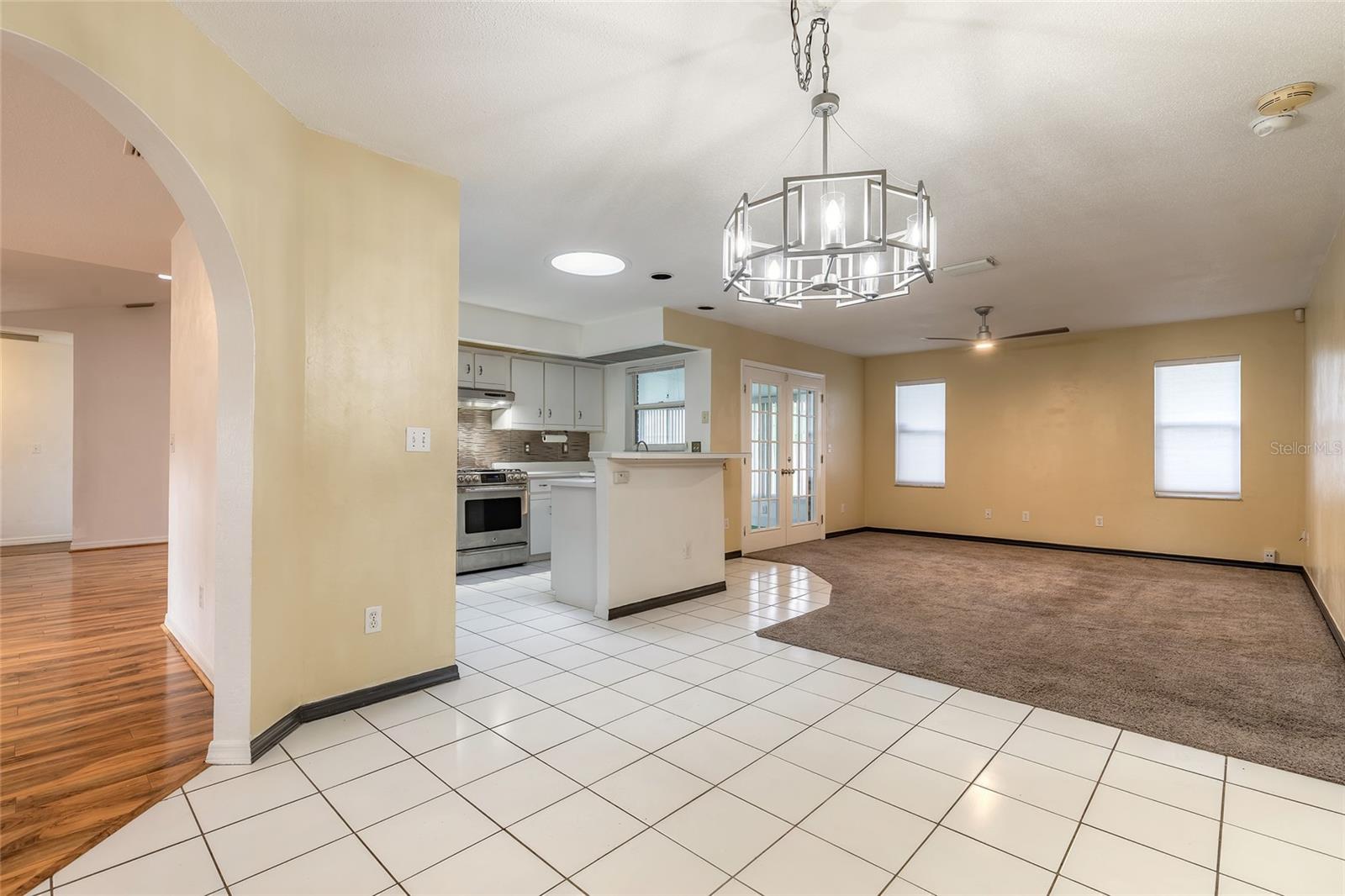 923 SAND CREST DRIVE