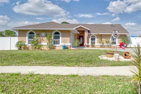 A home in PLANT CITY