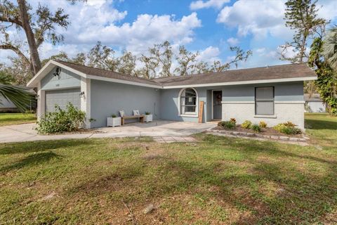 A home in PALMETTO