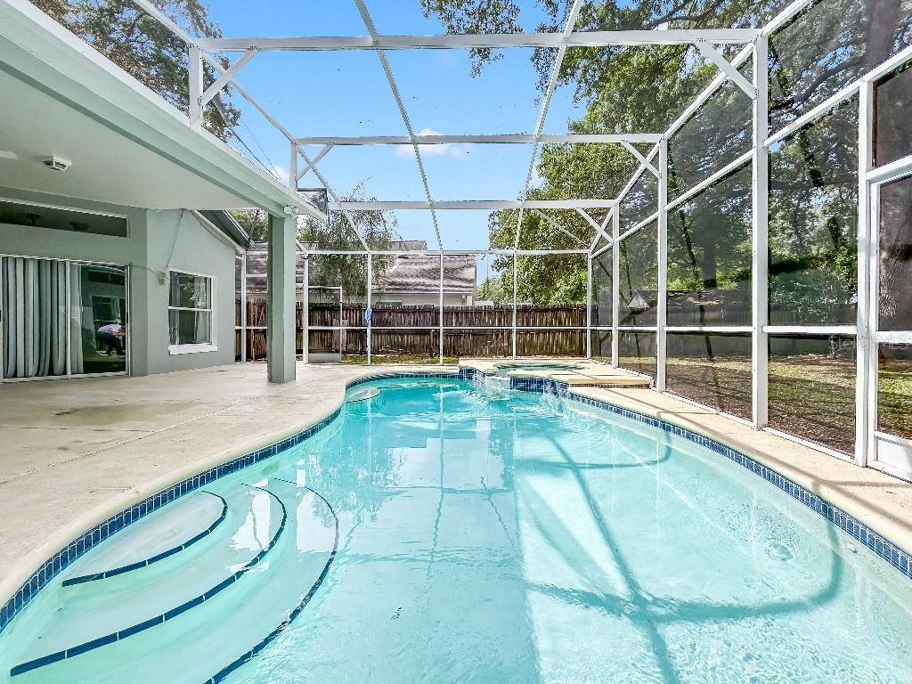 4418 WHITE OAK CIRCLE