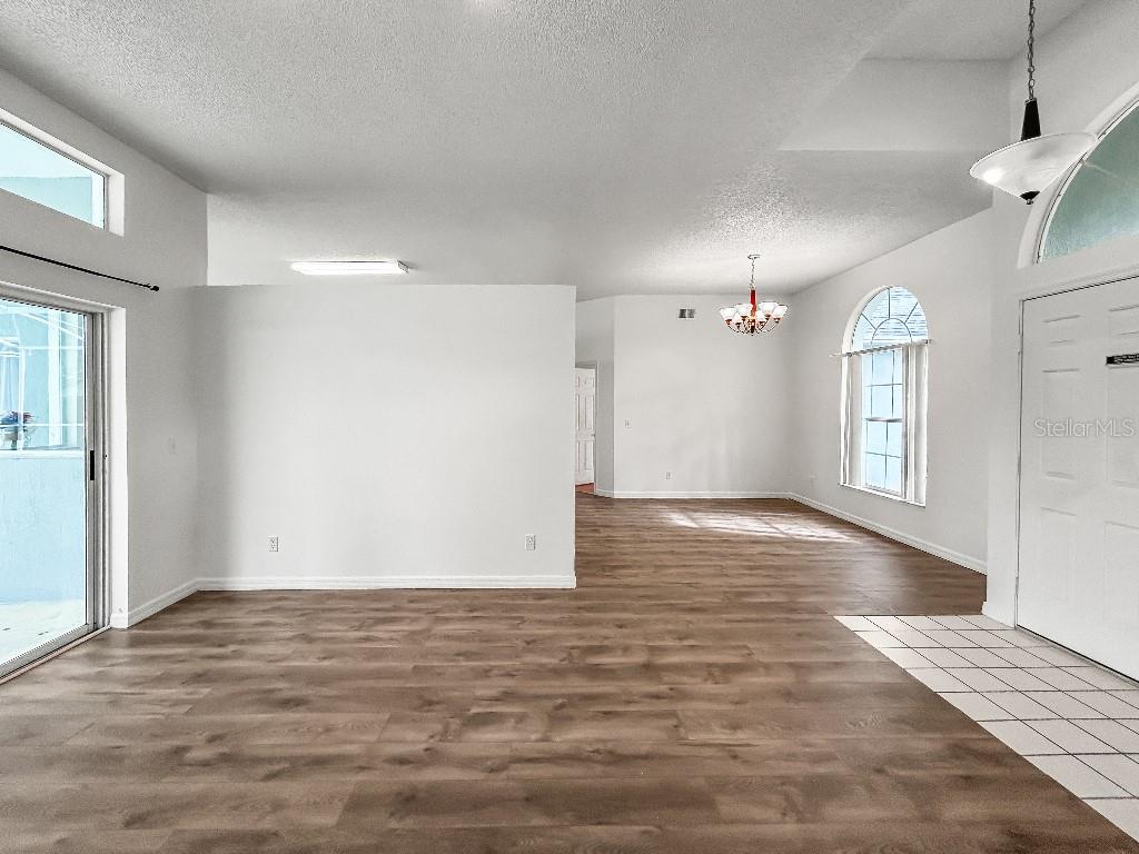 4418 WHITE OAK CIRCLE