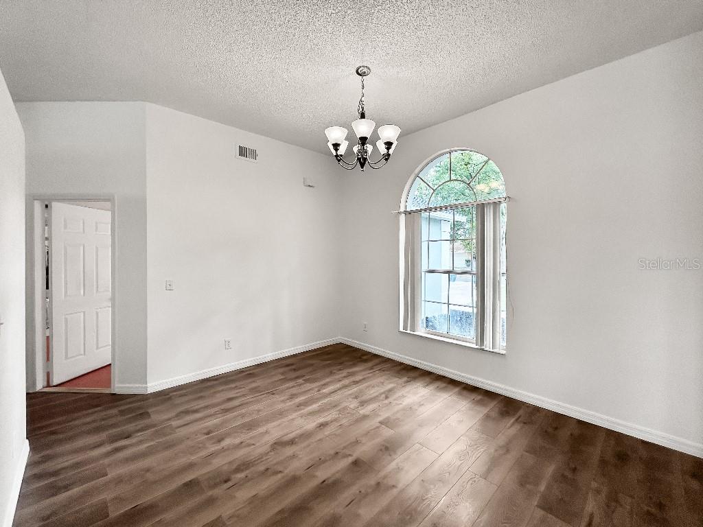 WHISPERING OAKS - Residential