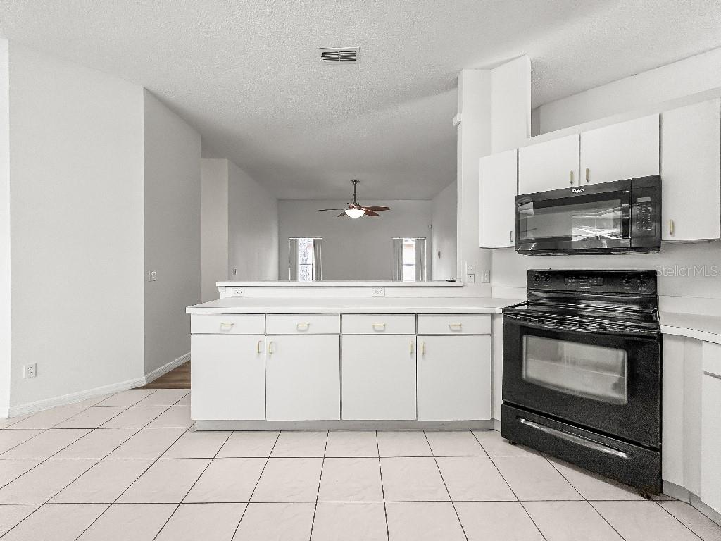 WHISPERING OAKS - Residential