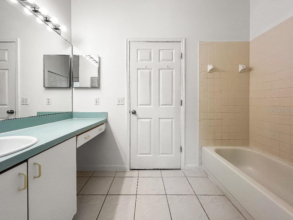 WHISPERING OAKS - Residential