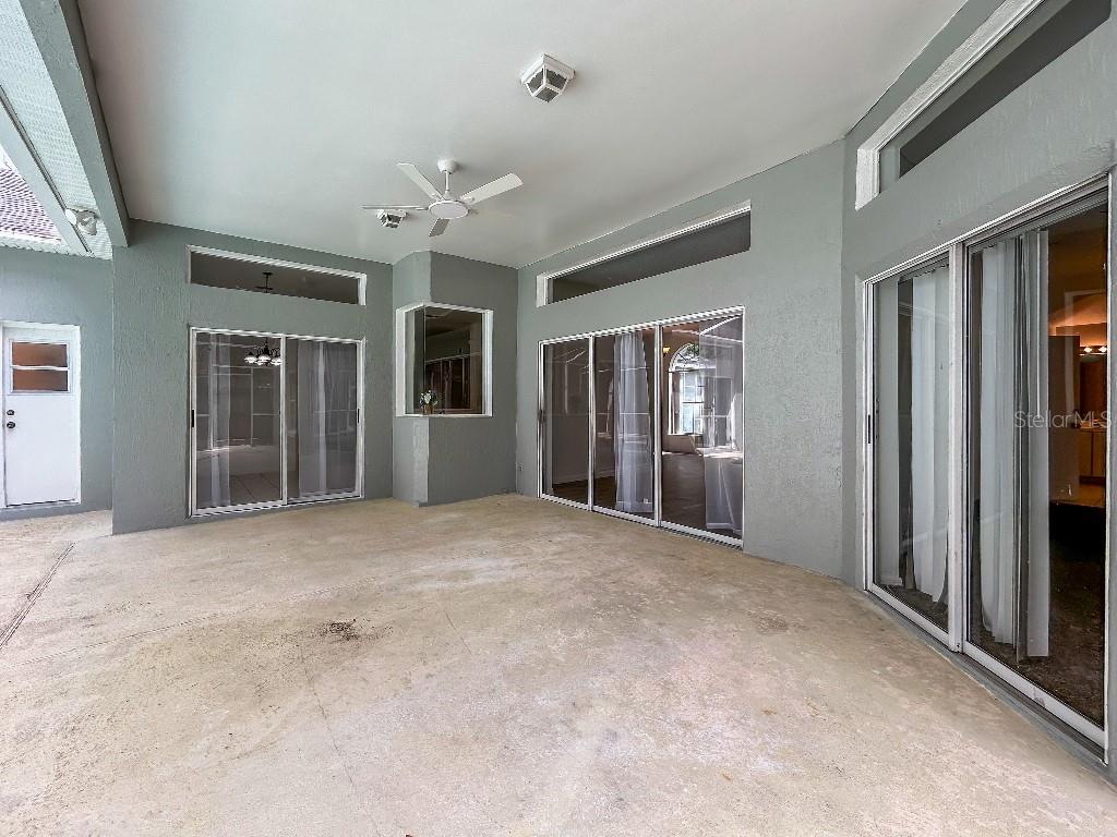 WHISPERING OAKS - Residential