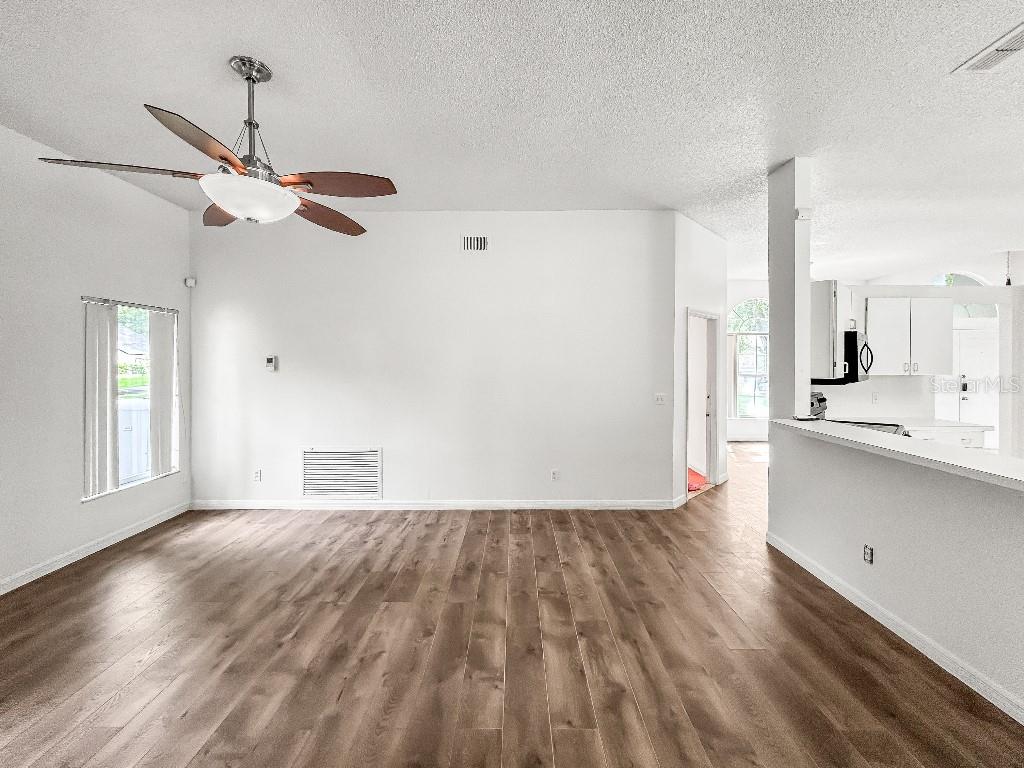 WHISPERING OAKS - Residential