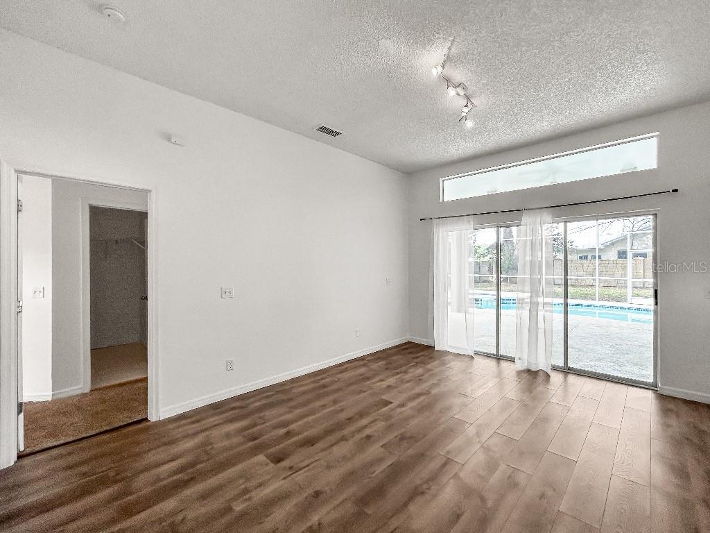 4418 WHITE OAK CIRCLE