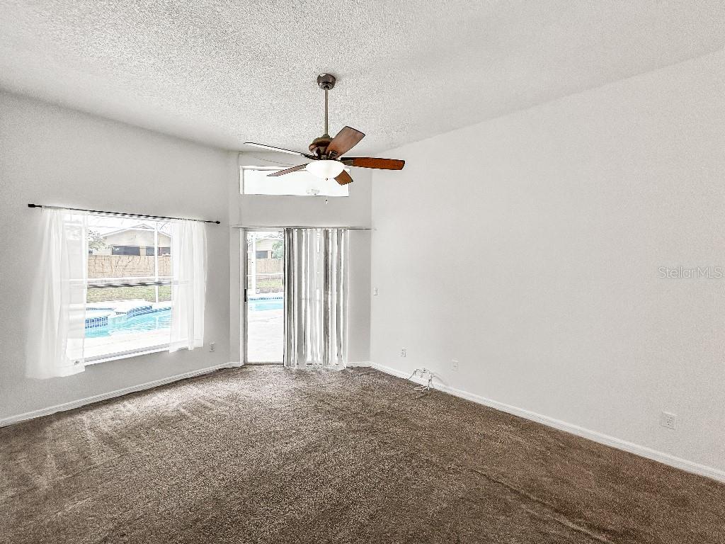 WHISPERING OAKS - Residential