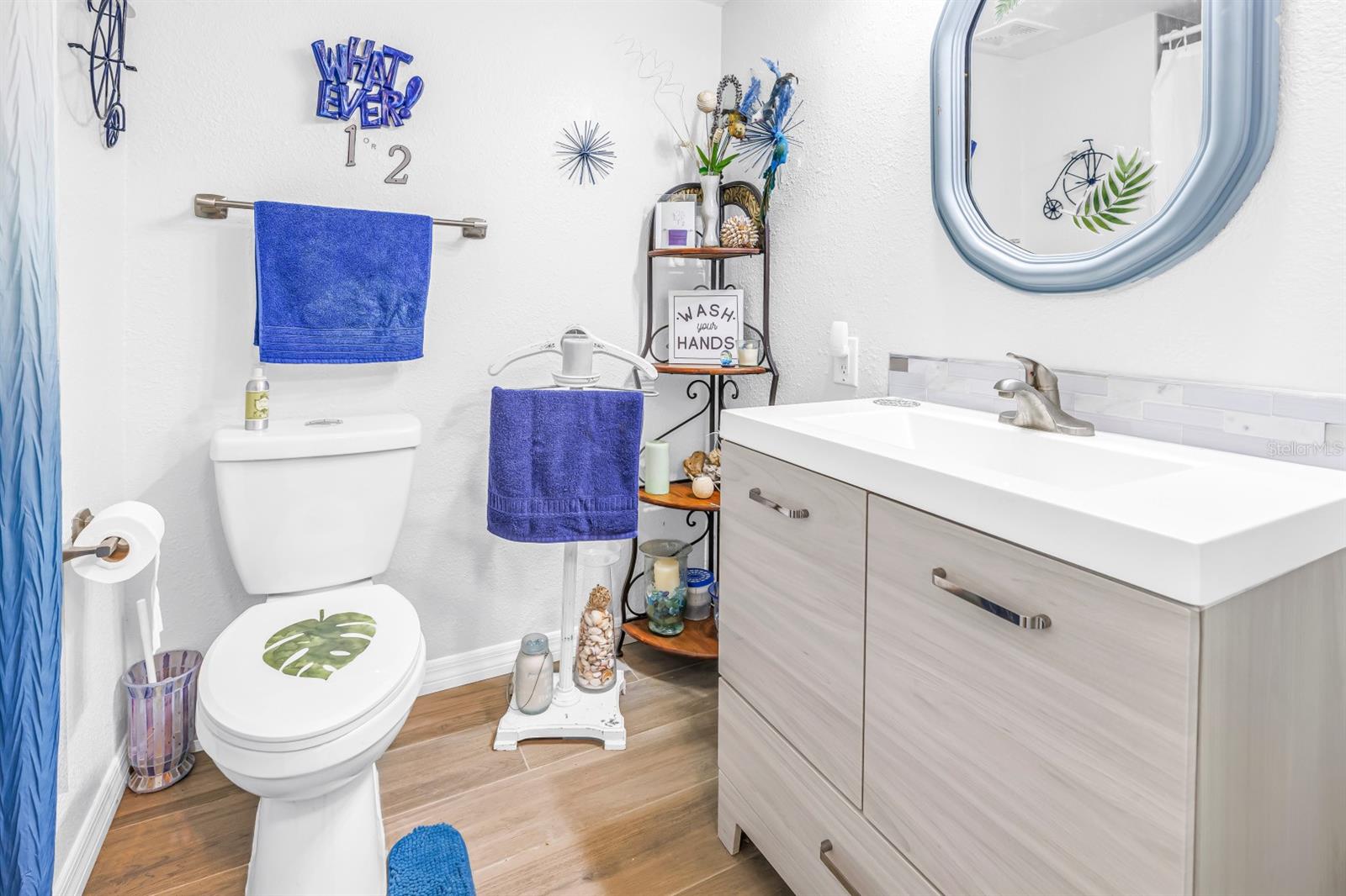 PENTHOUSE GROVES - Residential