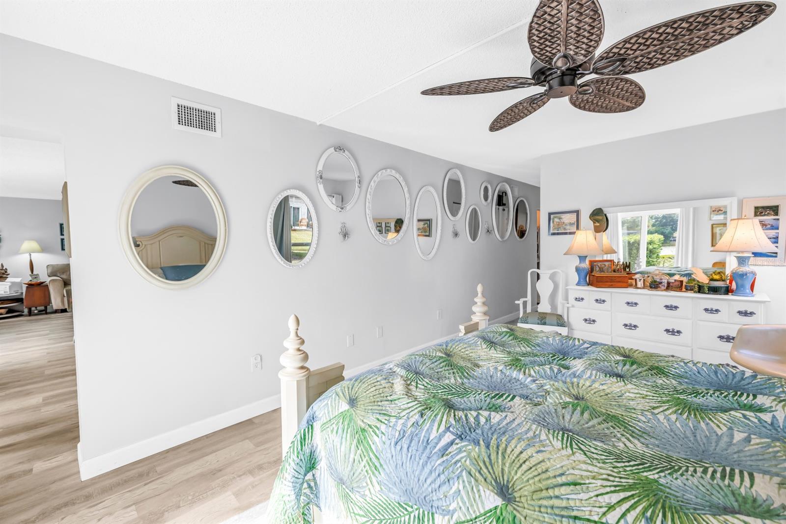 PENTHOUSE GROVES - Residential