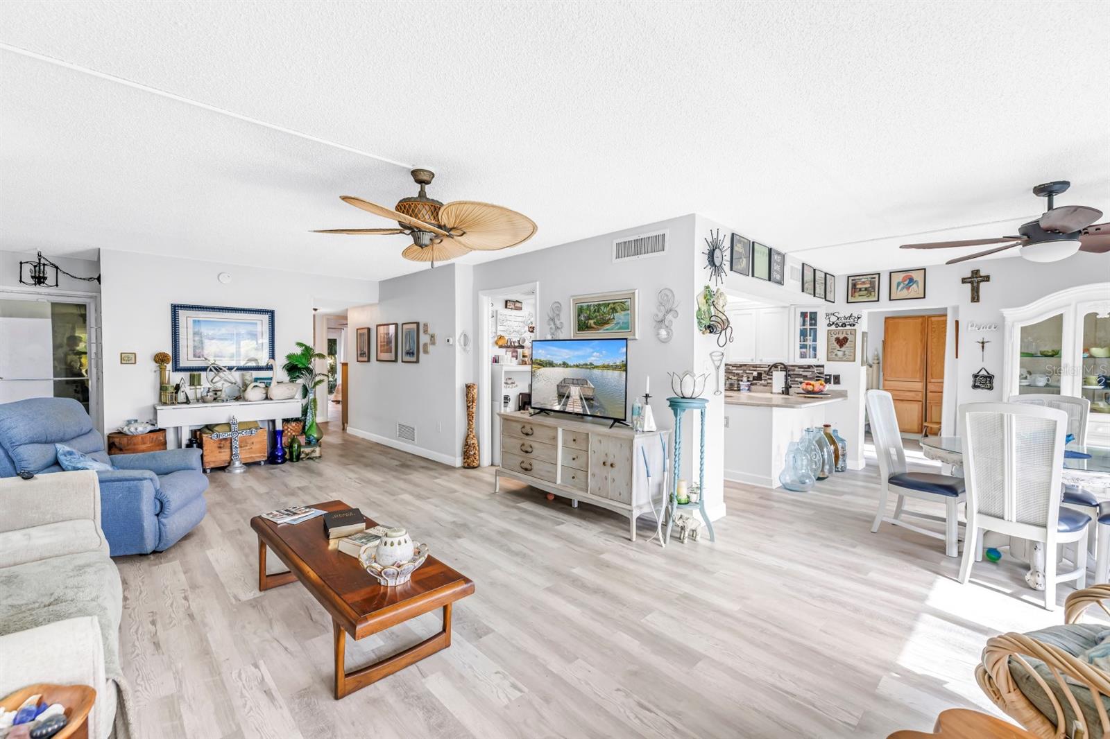 PENTHOUSE GROVES - Residential