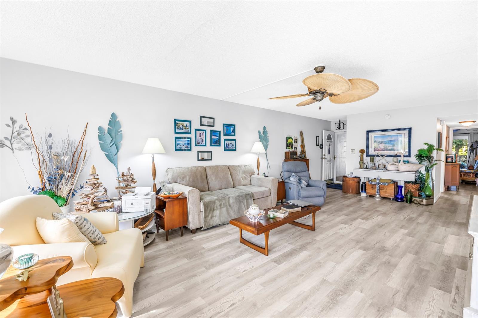 PENTHOUSE GROVES - Residential