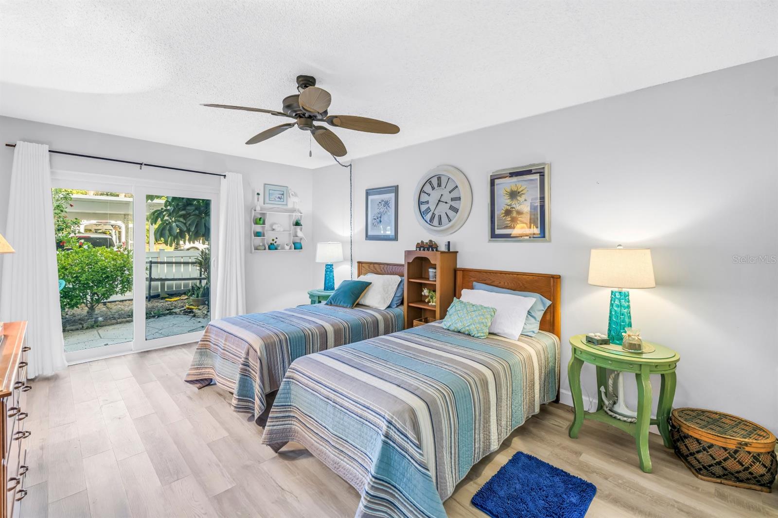 PENTHOUSE GROVES - Residential