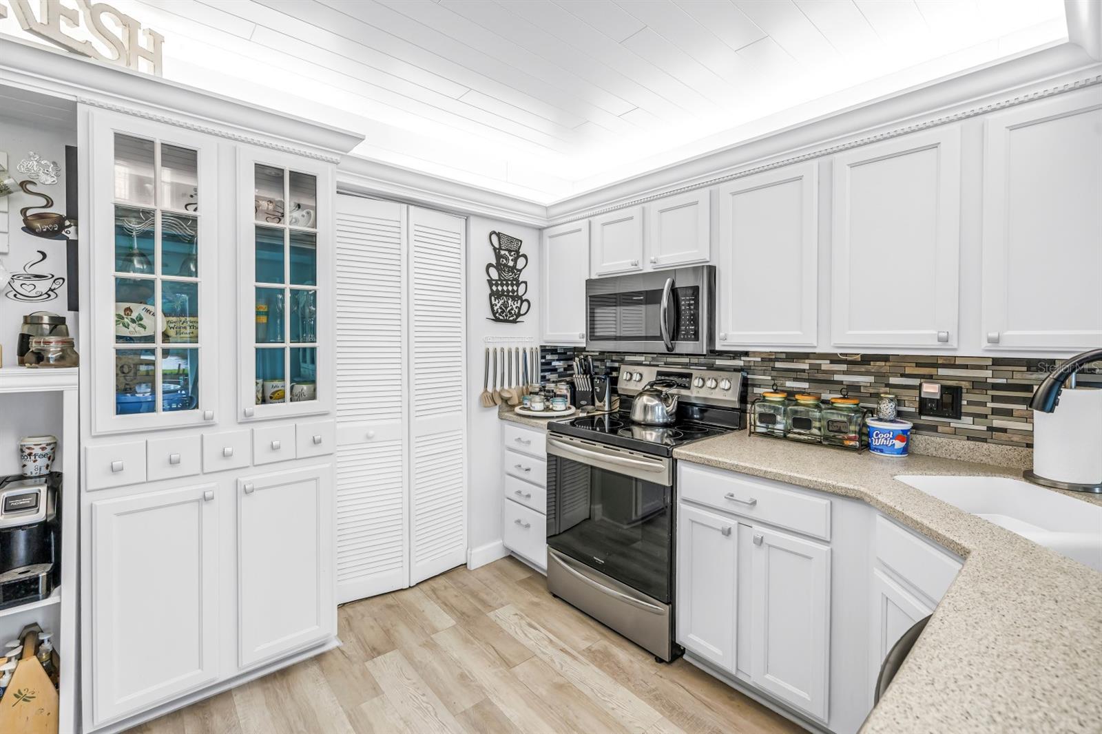 PENTHOUSE GROVES - Residential