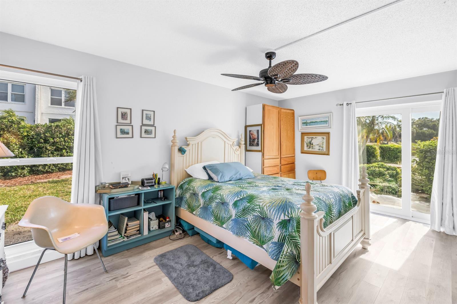 PENTHOUSE GROVES - Residential