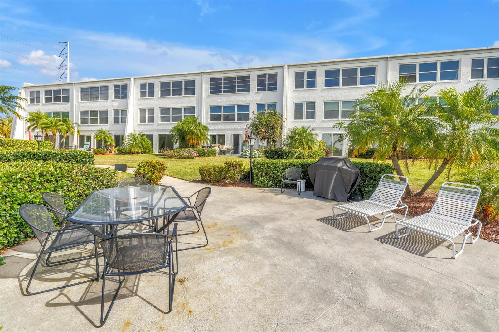 PENTHOUSE GROVES - Residential