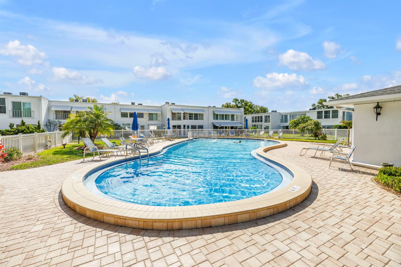 PENTHOUSE GROVES - Residential