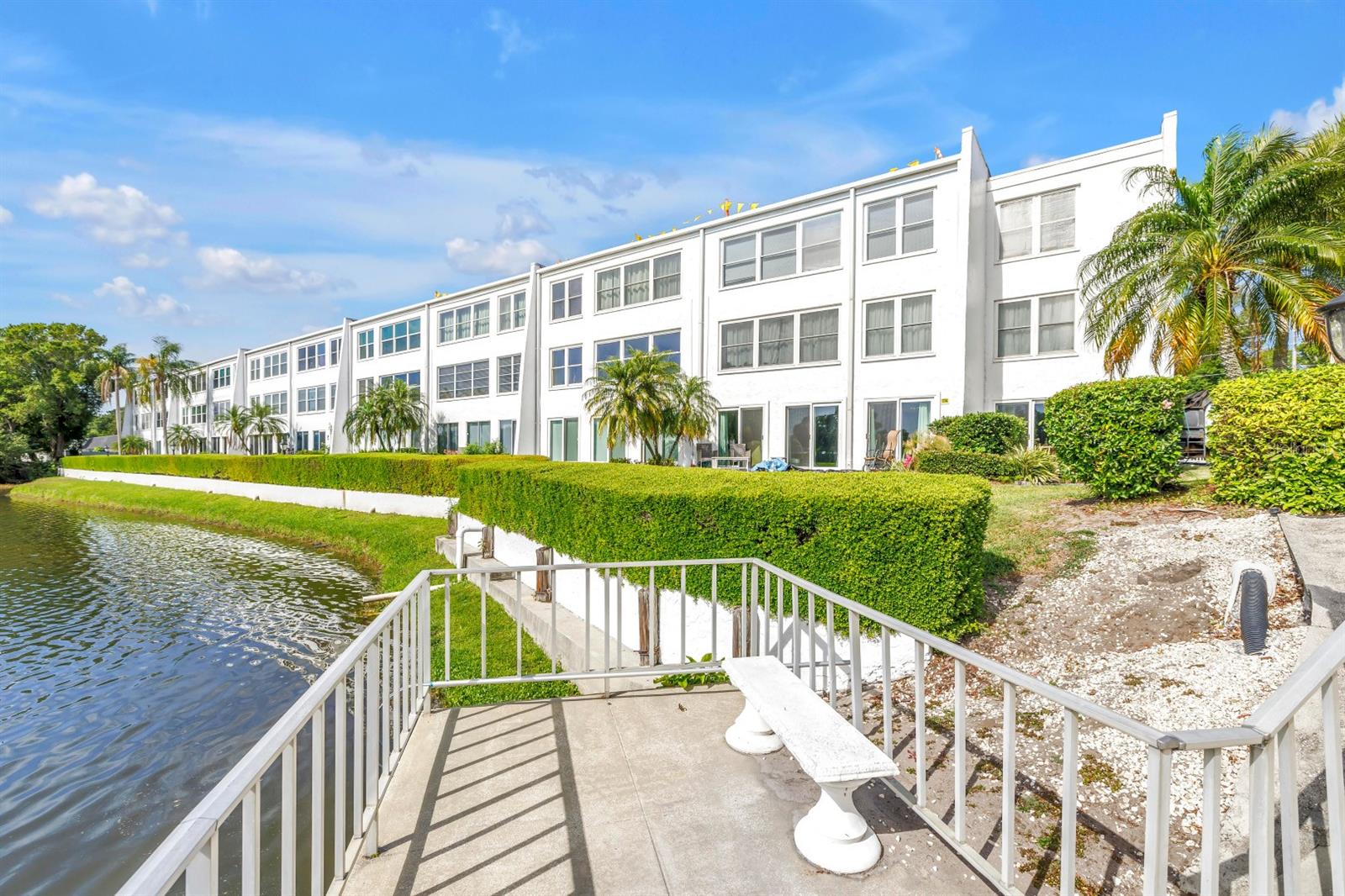 PENTHOUSE GROVES - Residential