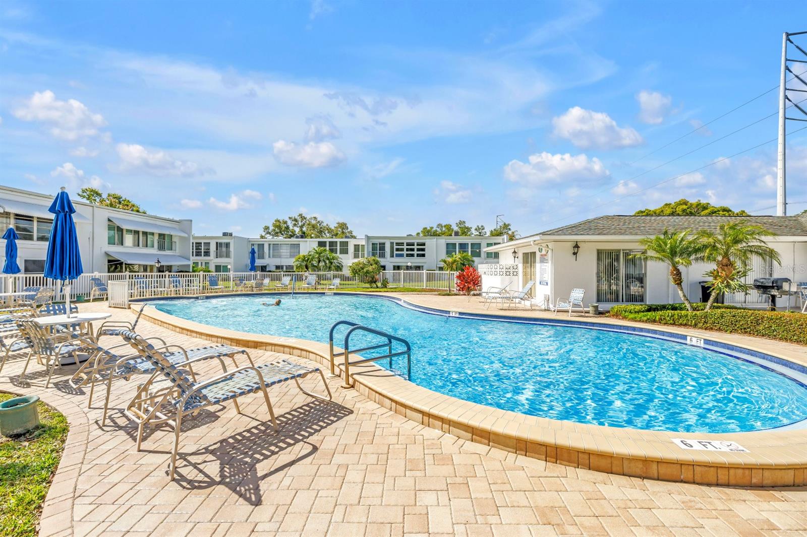 PENTHOUSE GROVES - Residential