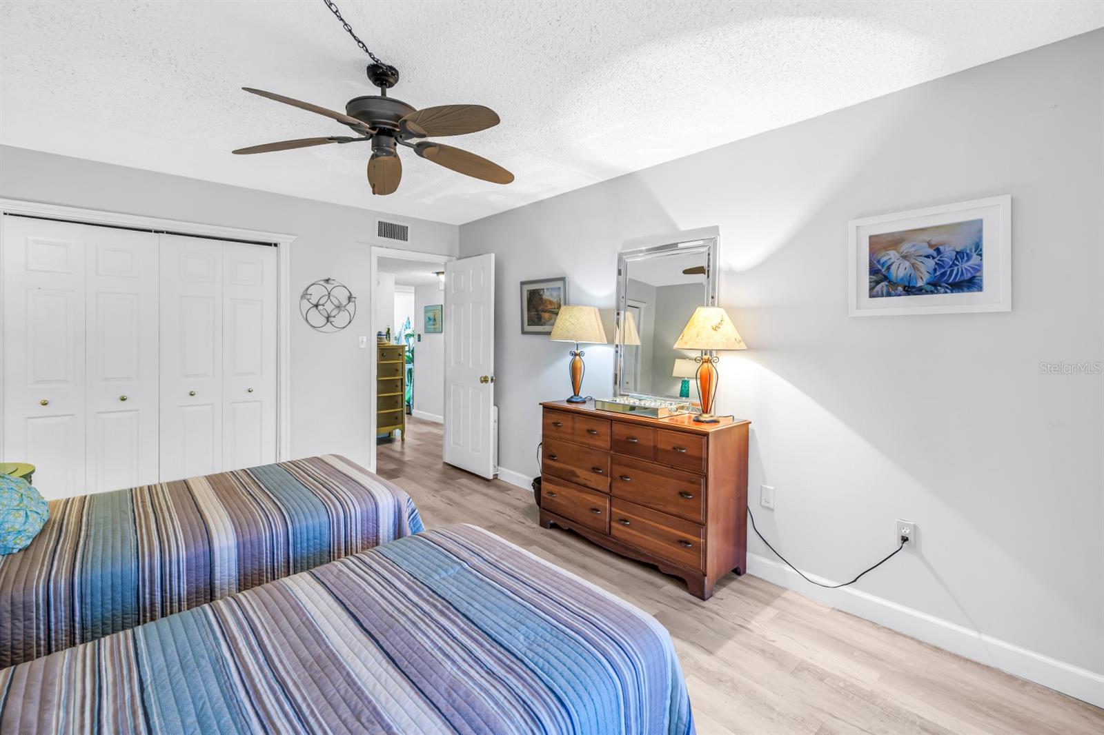 PENTHOUSE GROVES - Residential