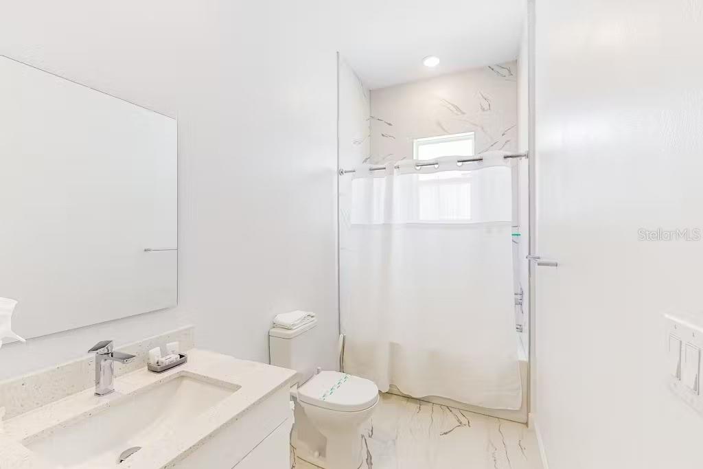 AZUR RESIDENCE - Residential