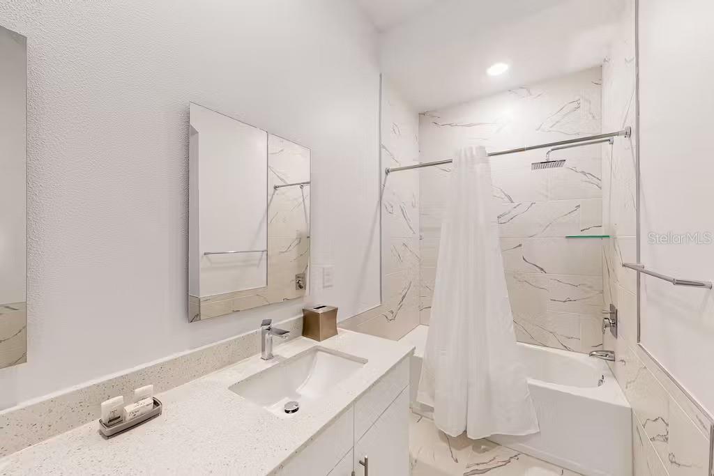 AZUR RESIDENCE - Residential