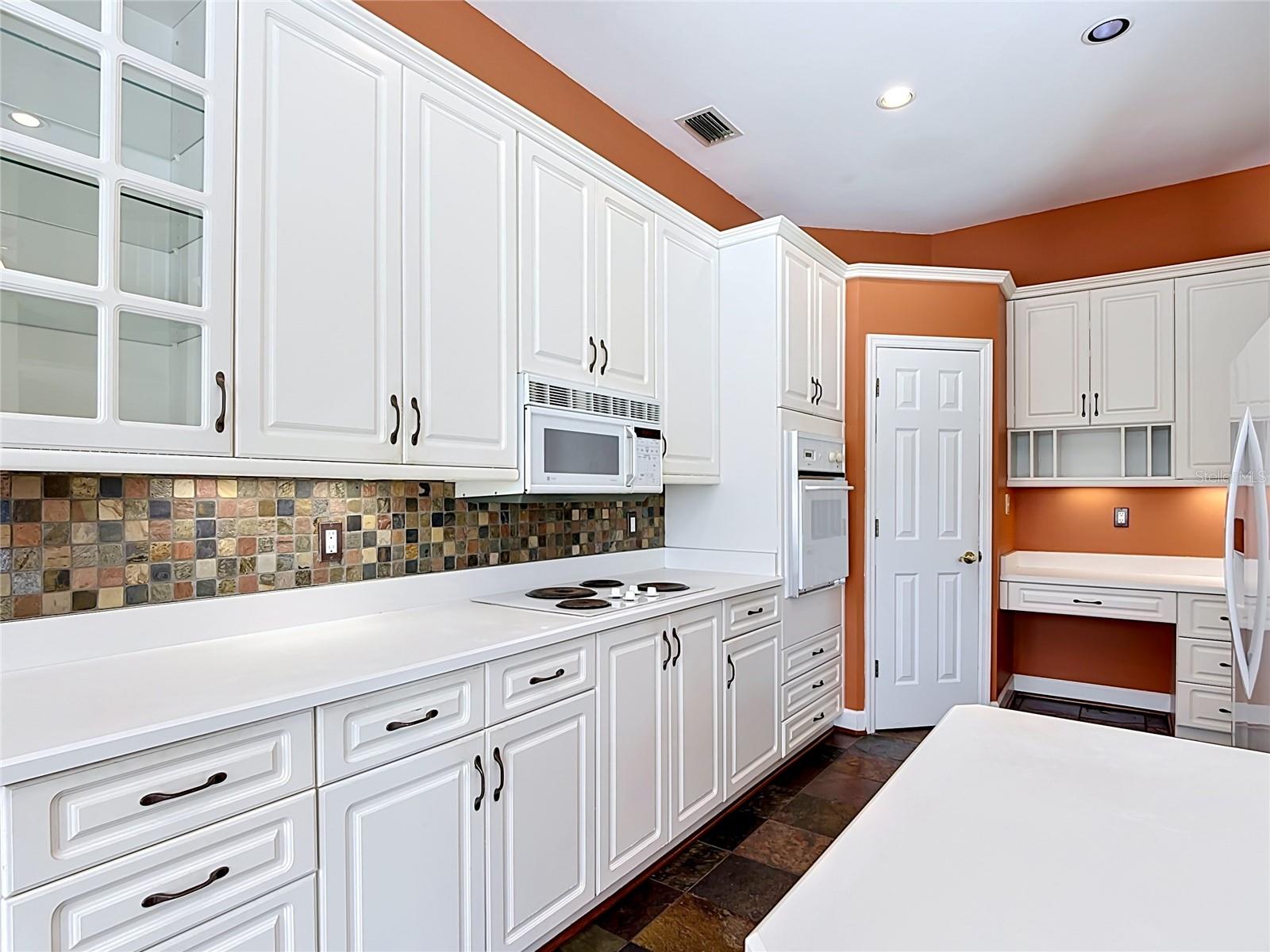 HUNTERS CREEK TR 200-215 PH 02 - Residential