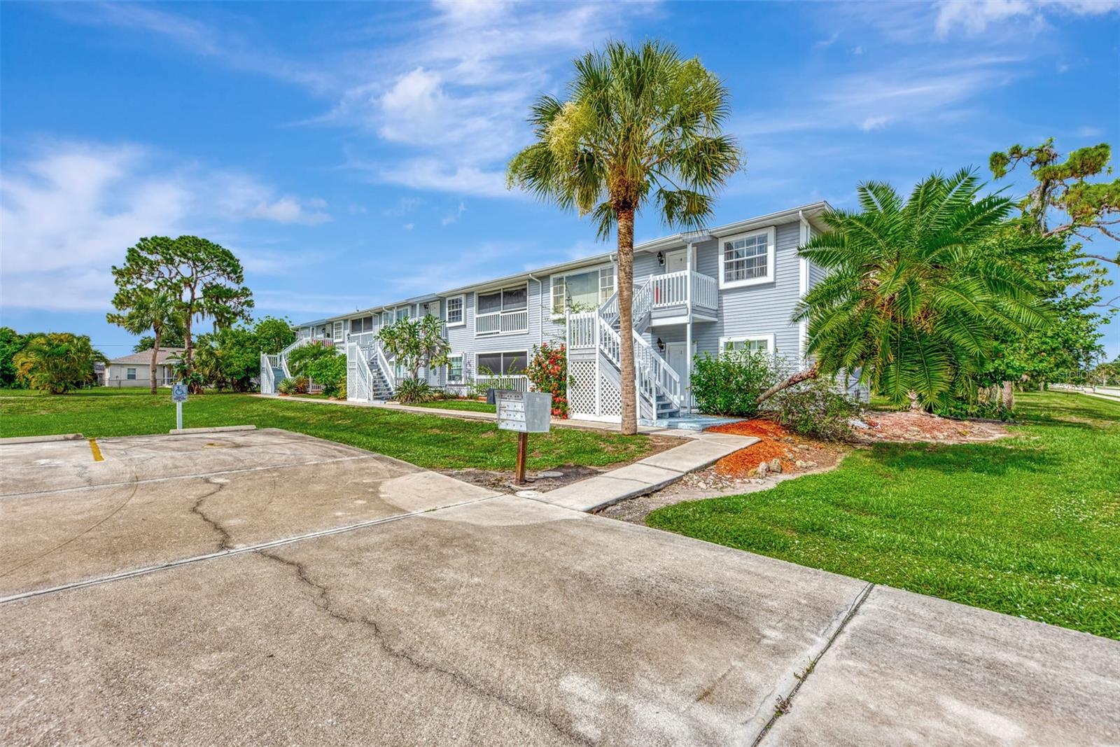 200 ROTONDA BOULEVARD W A2
