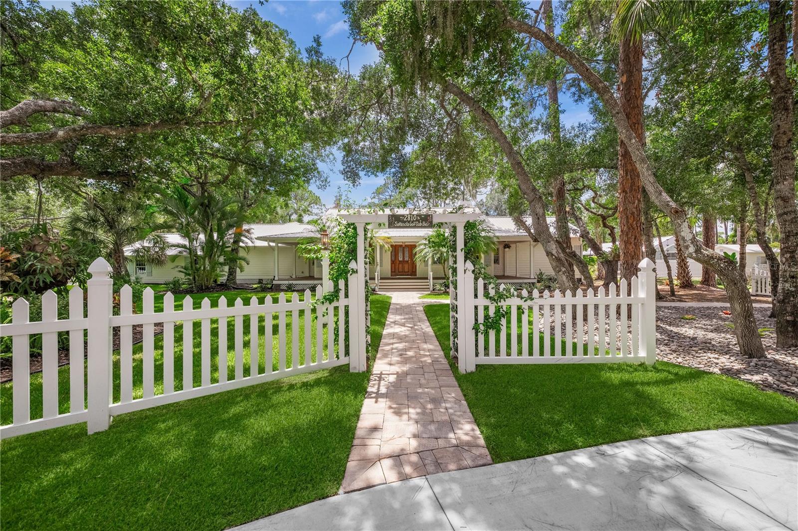 2810 SARASOTA GOLF CLUB BOULEVARD