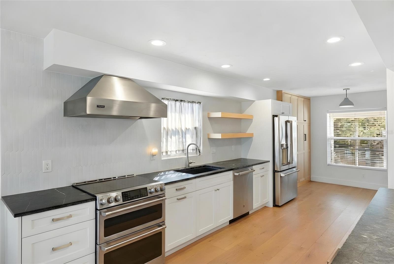 SIESTA BEACH - Residential