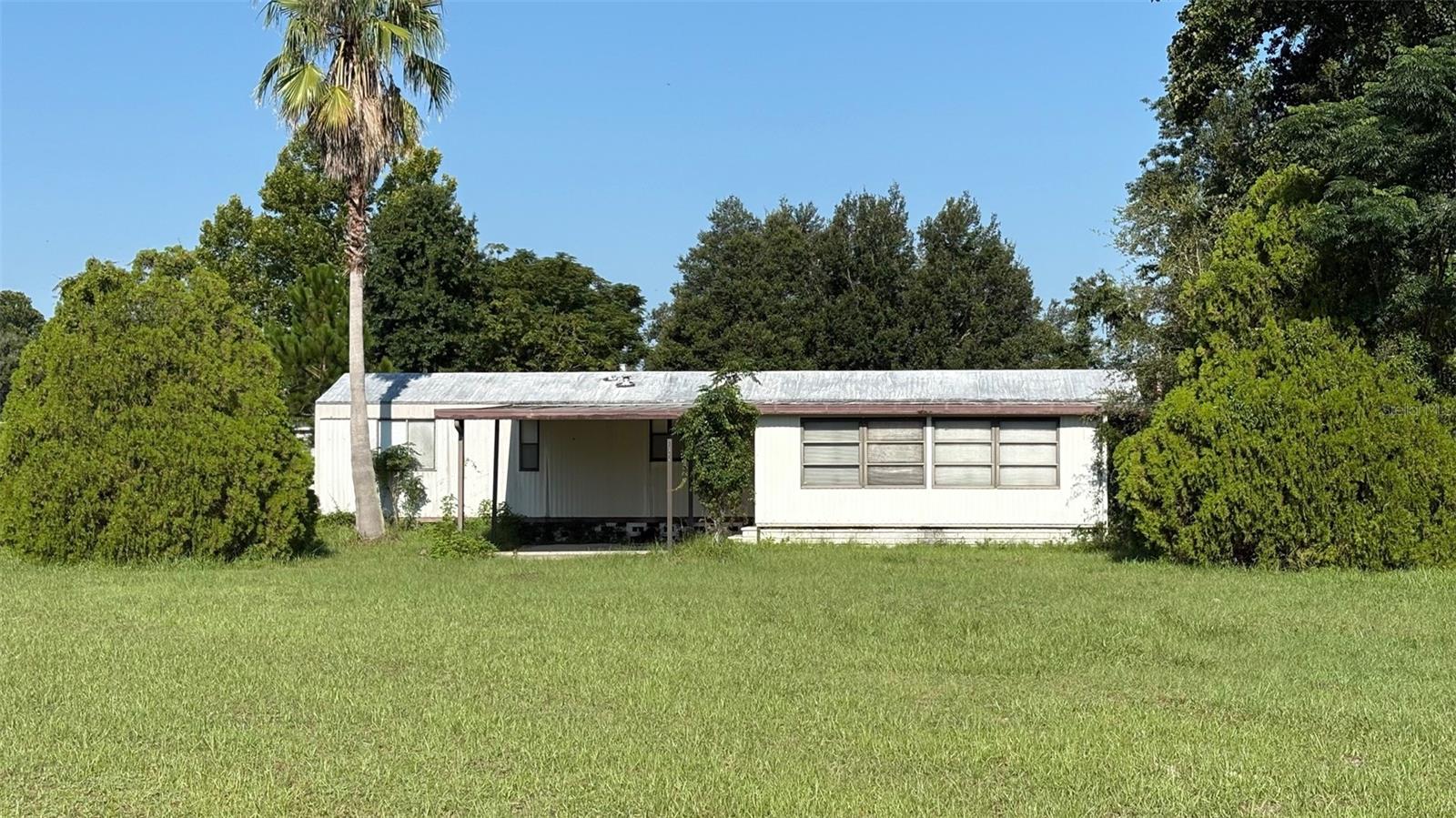 FIXER UPPER NEEDS TLC FOR ANYONE LOOKING FOR A PROJECT. AS-IS CASH ONLY, SELLER WILL DO NO REPAIRS, SOME VISIBLE MOLD PRESENT IN EXTERIOR FRONT PORCH ADDITION. WILL REQUIRE UPDATES AND SOME REPAIRS. SITTING ON NICE 1/2 ACRE LOT IN QUAINT NEIGHBORHOOD LOCATED BETWEEN DOWNTOWN BROOKSVILLE AND I-75. CALL YOUR REALTOR, MUST SEE FIRST THEN SUBMIT OFFER. GREAT OPPORTUNITY TO OWN A HOME AT THIS PRICE POINT.