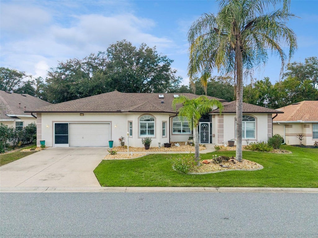 Photo of 21113 Edinborough Place, Leesburg, FL 34748 (MLS # G5119128)