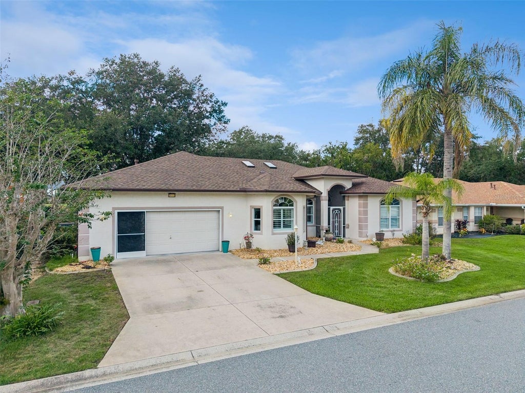 Photo of 21113 Edinborough Place, Leesburg, FL 34748 (MLS # G5119128)