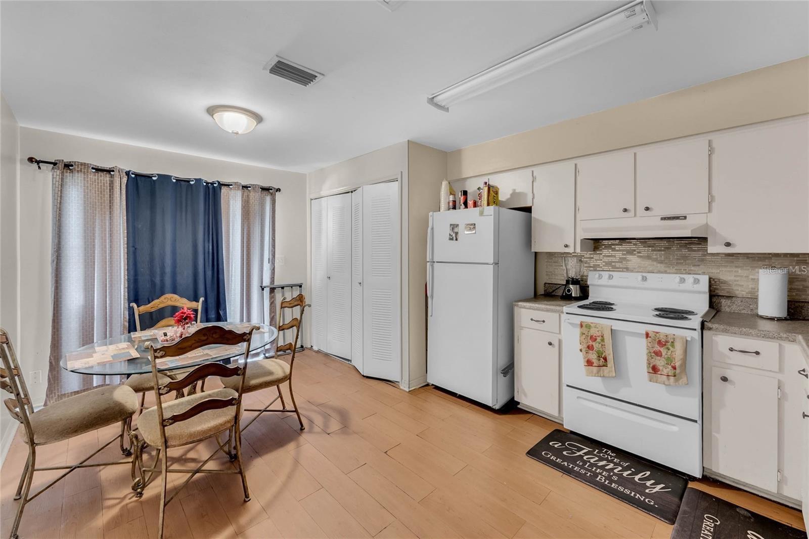 NORTH LAWNE VILLAS - Residential Lease