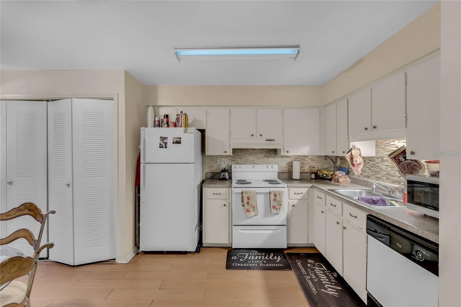 NORTH LAWNE VILLAS - Residential Lease