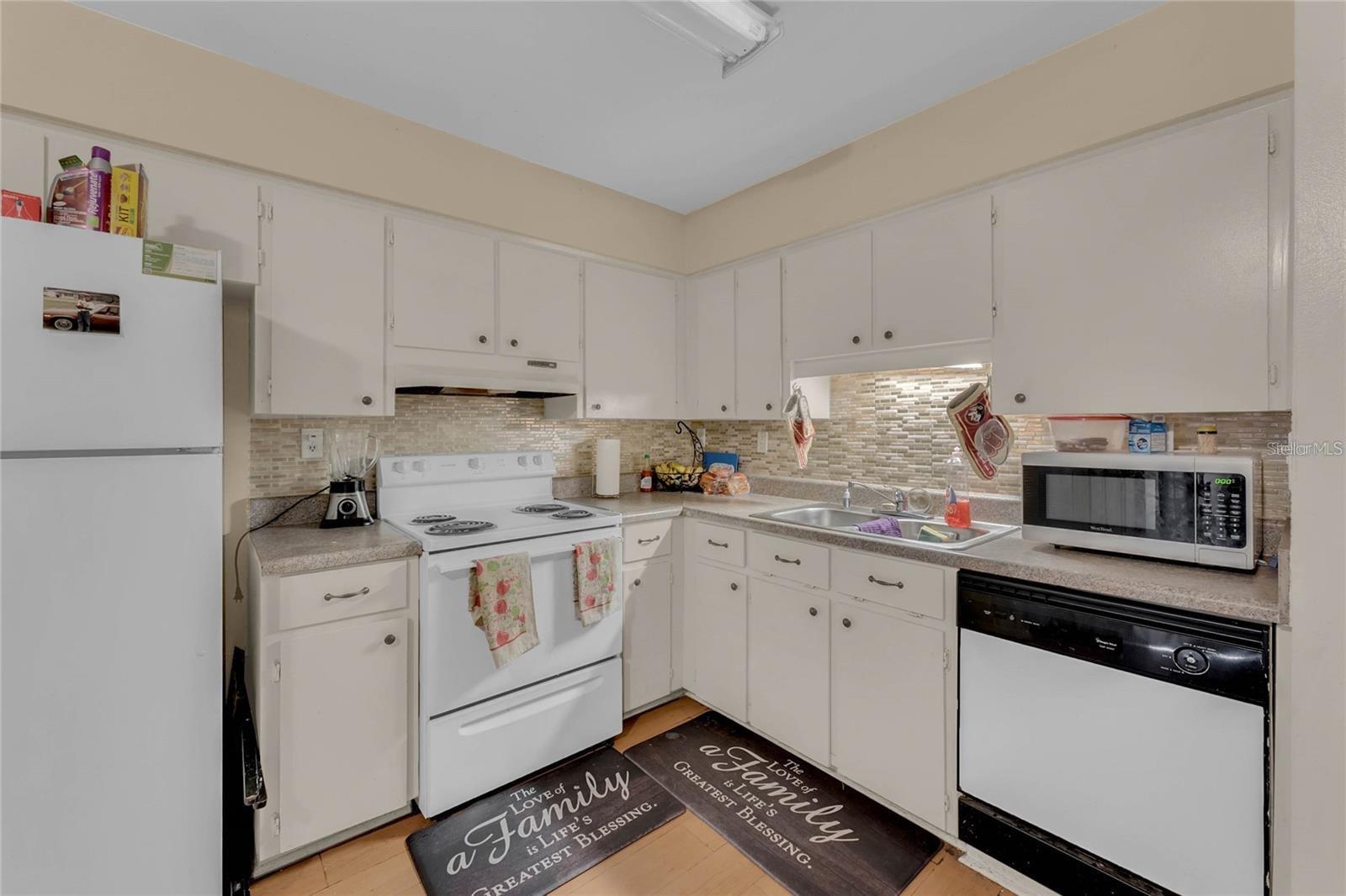 NORTH LAWNE VILLAS - Residential Lease