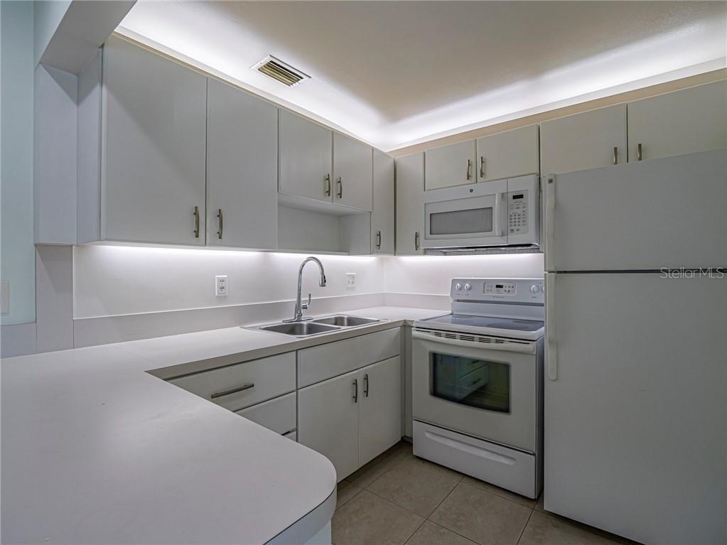 VISTA HARBOR BLDGS A-L & U BLDG L APT 2-L OR BK 3 - Residential