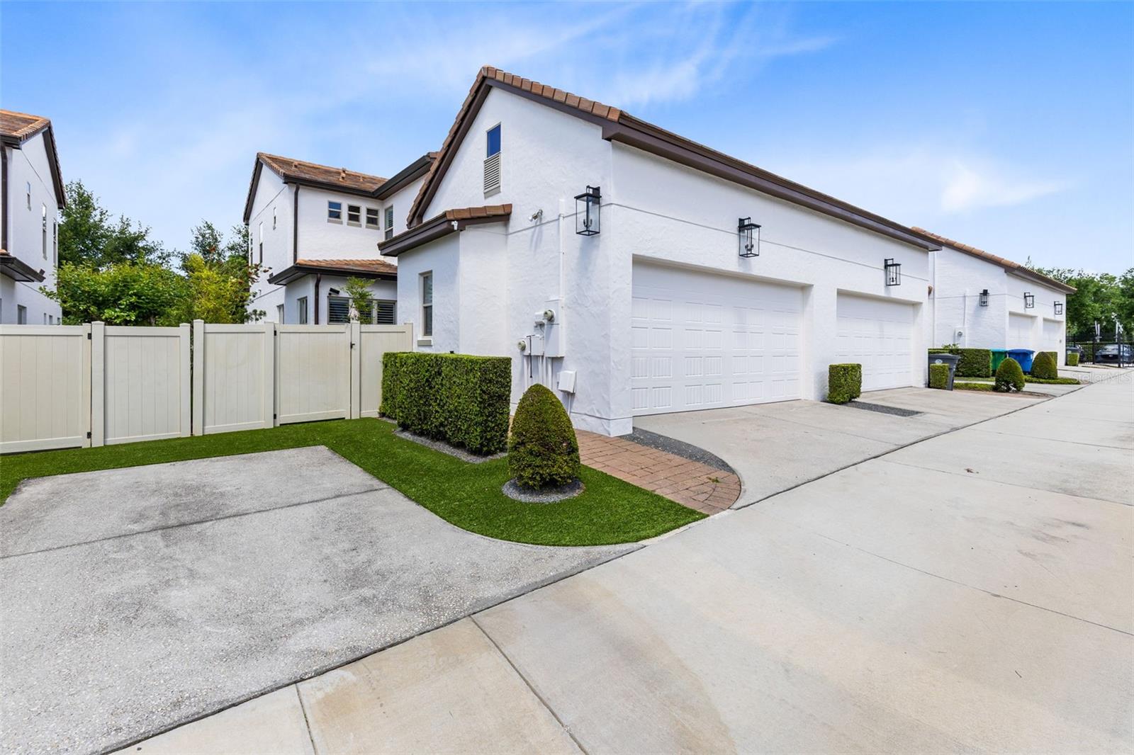 LYMAN AVE VILLAS 1 - Residential