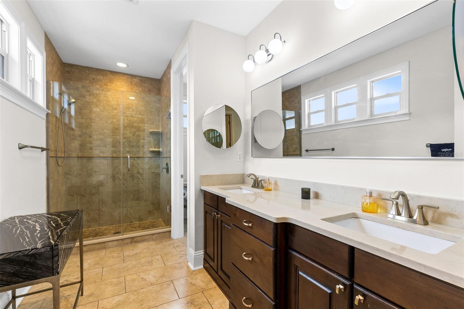 LYMAN AVE VILLAS 1 - Residential