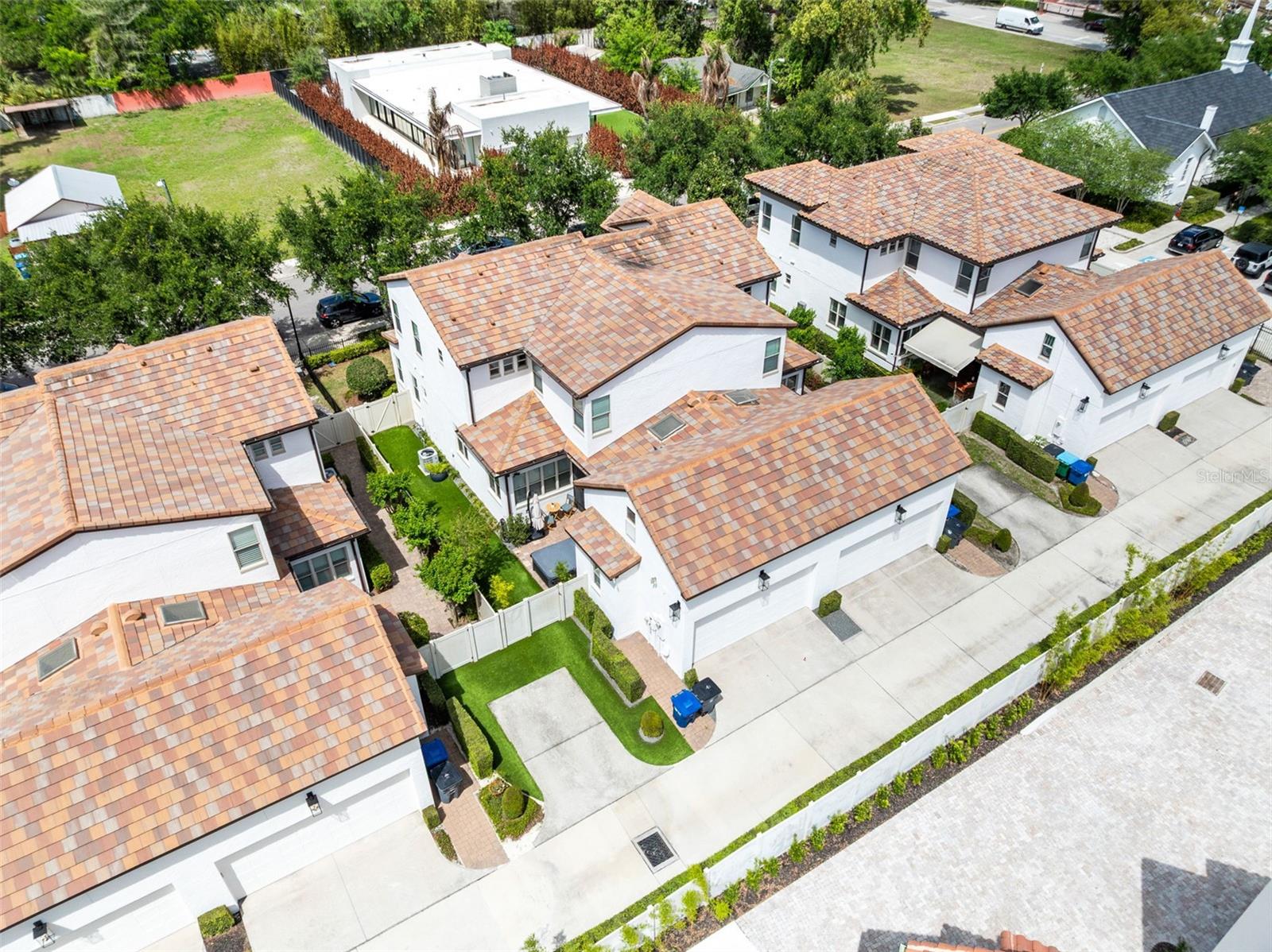 LYMAN AVE VILLAS 1 - Residential