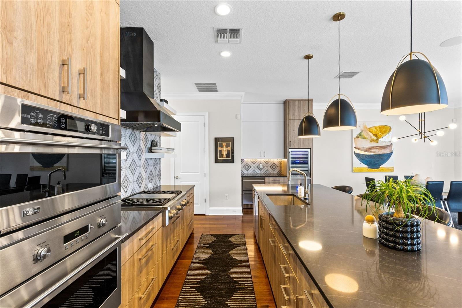 LYMAN AVE VILLAS 1 - Residential