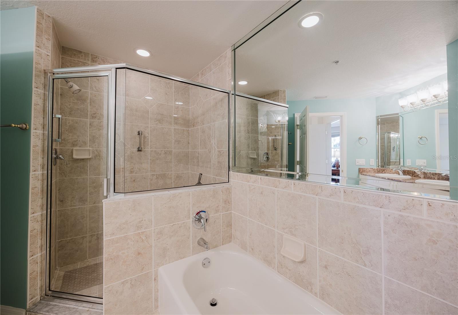 FOUNTAIN COURT - Residential