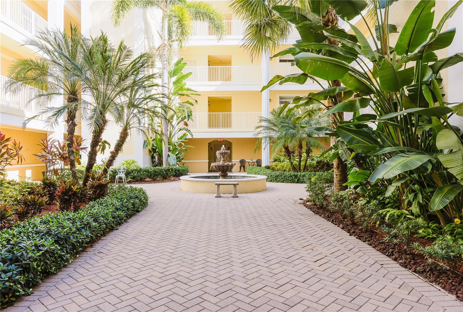 FOUNTAIN COURT - Residential